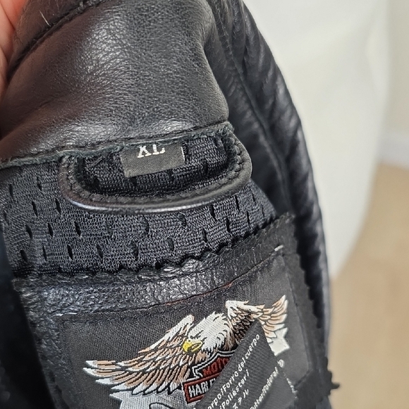 Harley-Davidson Women’s 2-in-1 Leather Riding Jacket – Embroidered Heart & Roses - Picture 11 of 11